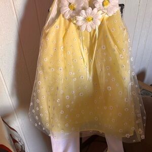 Fancy yellow daisy tank with white ruffled capris. NWOT, girls size 6